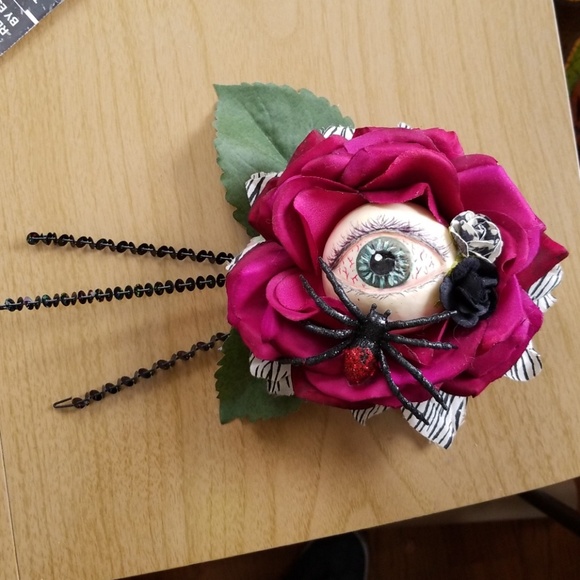 Eyeball hair flower - Picture 1 of 2